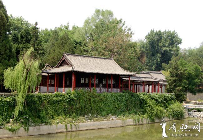 导读:青州李清照纪念祠,院内主厅三间,坐北朝南,额曰"归来堂".